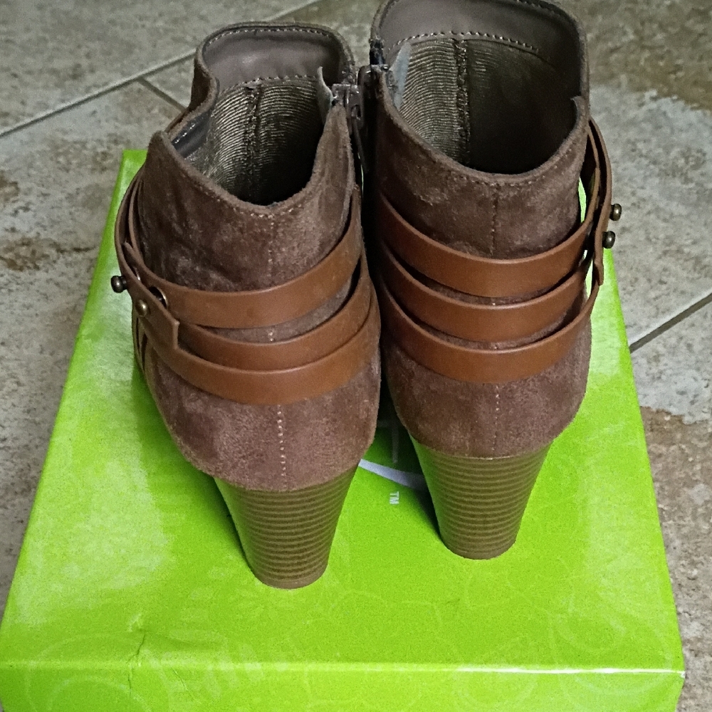 Etcetera Tan Ankle Booties for Women - Picture 6 of 8